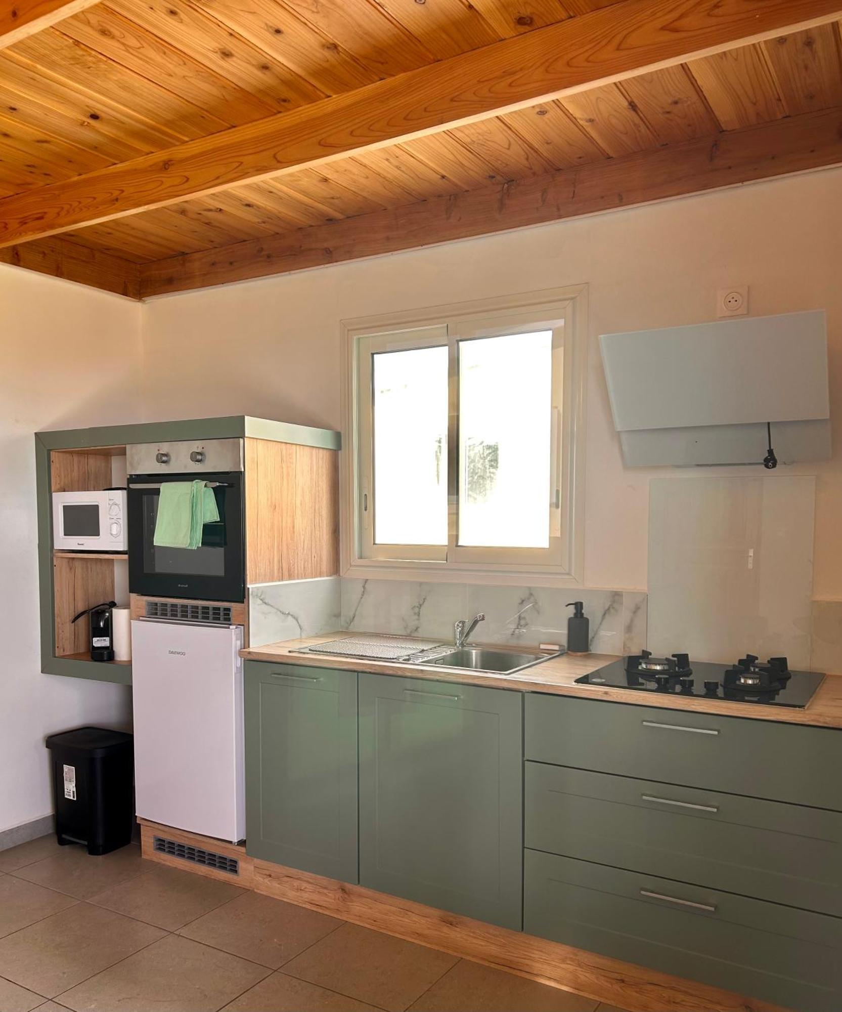 Logement Emeraude Sainte-Rose Exteriér fotografie
