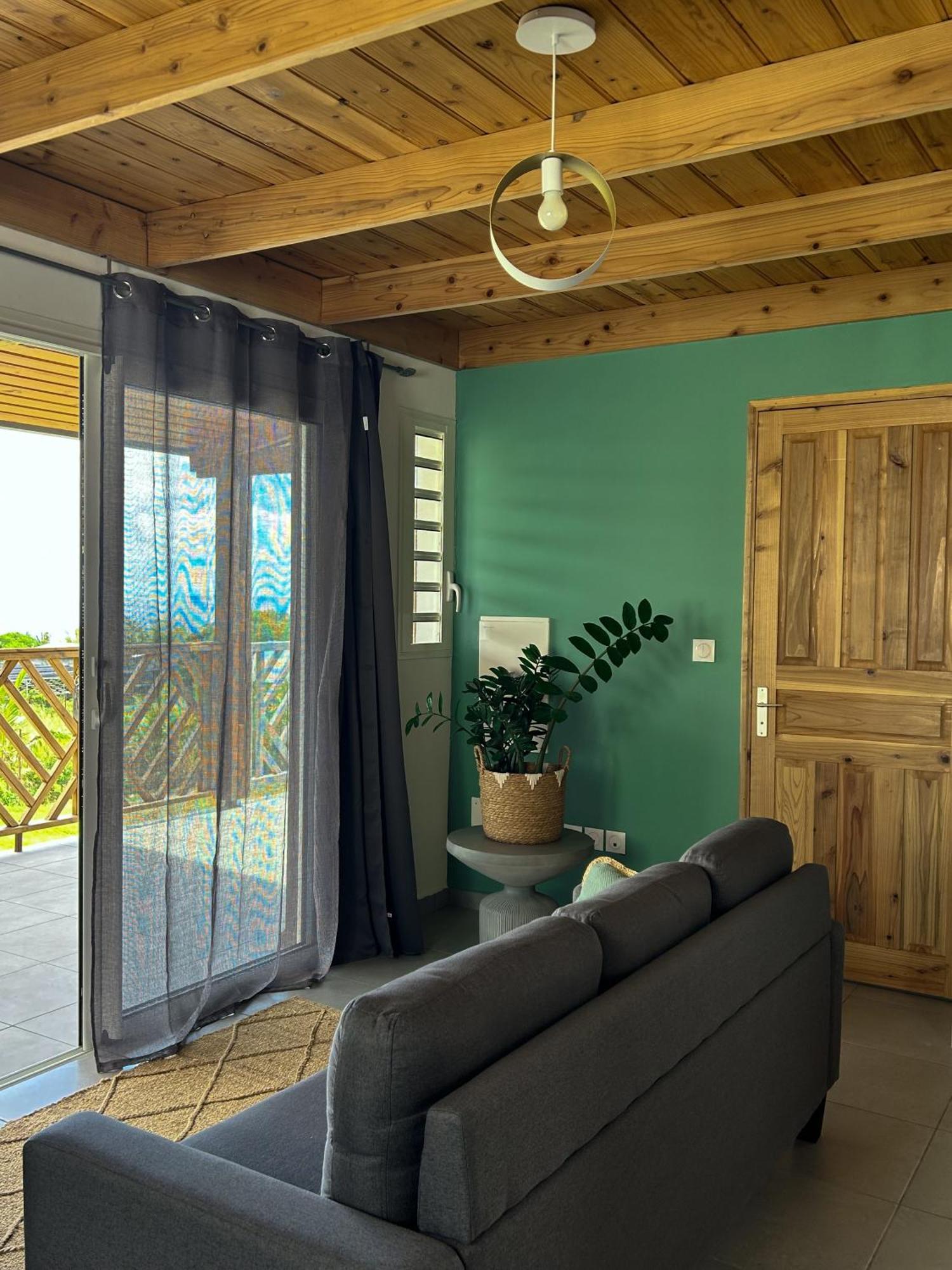 Logement Emeraude Sainte-Rose Exteriér fotografie